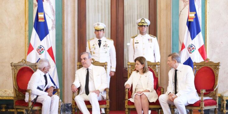 Presidente Abinader recibe cartas credenciales de seis nuevos embajadores