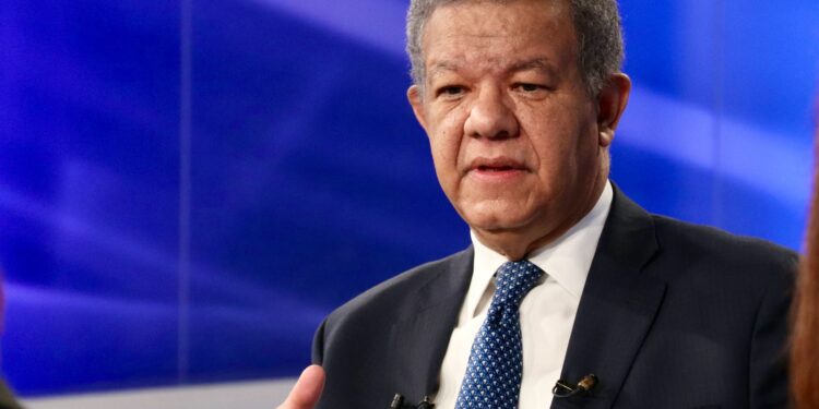 Leonel asegura con renovación del contrato de AERODOM Abinader busca comprar la reelección