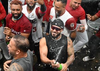Gigantes del Cibao celebran en grande clasificación al todos contratodos béisbol RD