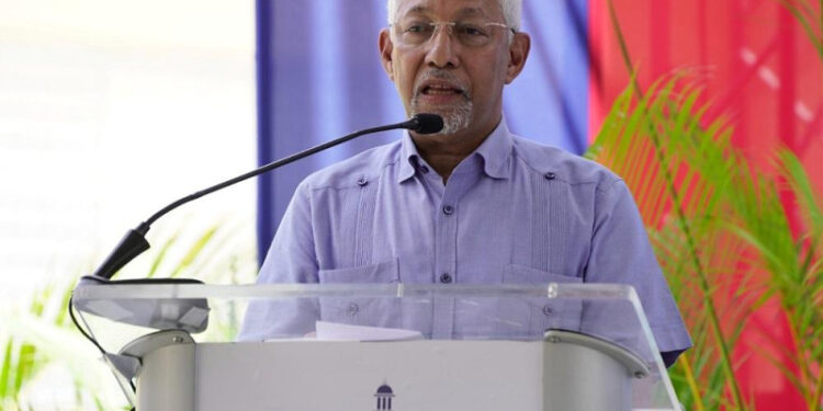 El Minerd felicita a los directores de centros educativos en su día