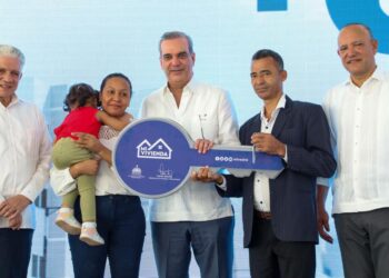 Presidente Abinader entrega más de 400 nuevos apartamentos del Plan Mi Vivienda en Santiago