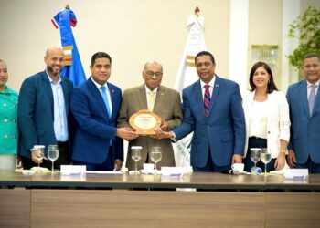 Fedomu reconoce trayectoria de Milton Ray Guevara