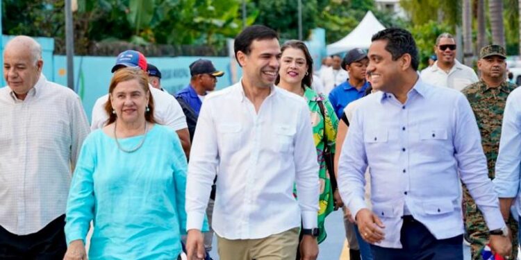 Roberto Ángel y Kelvin Cruz entregan en La Vega más de 6 mil metros cuadrados de arte público