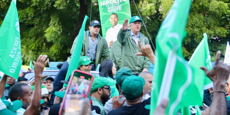 Leonel asegura la FP en febrero multiplicará por mucho la cantidad de alcaldes y directores que hoy tiene