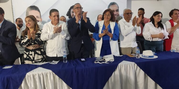 Juan Rosa juramenta nuevo movimiento en apoyo a Luis Abinader en la provincia Monseñor Nouel