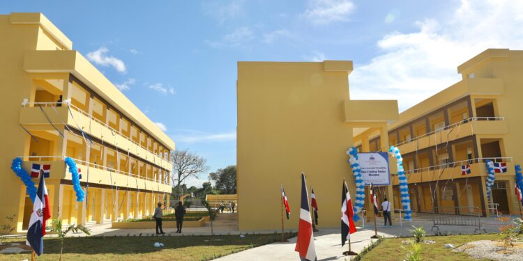 Presidente Abinader inaugura Liceo jornada extendida de 27 aulas que beneficiará más de mil estudiantes