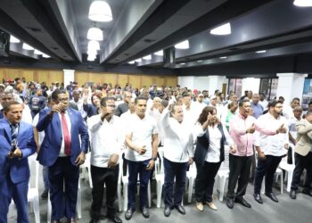 Paliza juramenta al diputado por Independencia y al alcalde de Duvergé, abandonan el PLD