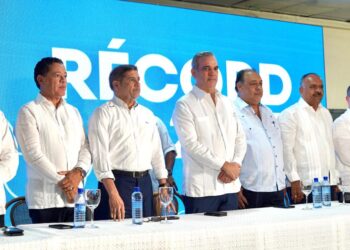 Presidente Abinader destina más de mil millones de pesos al sector avícola que beneficiarán a grandes y pequeños productores.