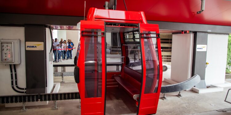 Presidente Abinader encabeza encendido fase previa a período de prueba Teleférico de Santiago. Dice que junto a monoriel será revolución transporte Santiago