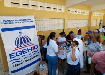 EGEHID y otras autoridades inician jornada de asistencia social en el sector Las Flores de San Cristóbal