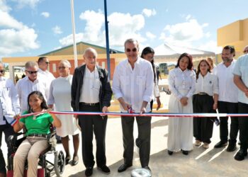 Presidente Abinader inaugura varias obras en Higuey