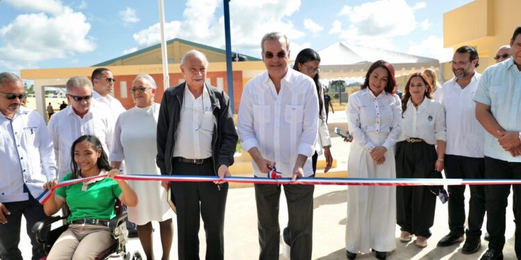 Presidente Abinader inaugura varias obras en Higuey