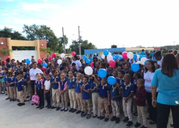 Minerd informa que un 80 por ciento de los estudiantes asistió a clases en horario matutino este lunes 8 de enero 