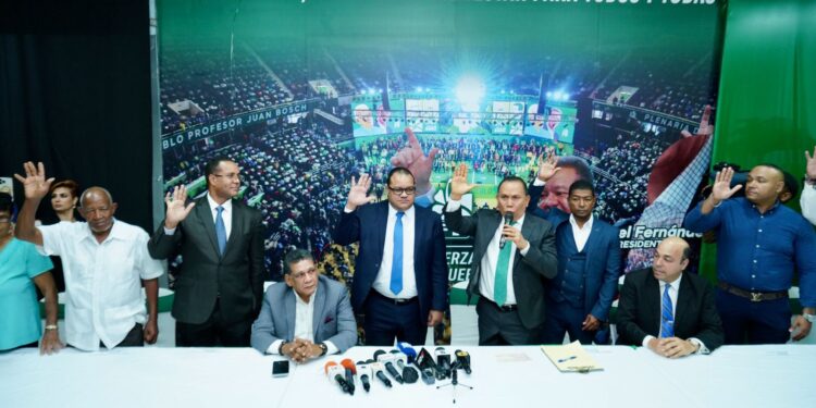 Se juramenta en la Fuerza del Pueblo Wilkin Moreno y amplio grupo de exmiembros del PRM