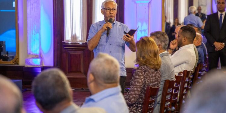 Gobierno implementa tecnología aplicada en educación básica para avanzar en ciencias, matemáticas y artes