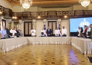 Gobierno y ecologistas acuerdan defender áreas protegidas