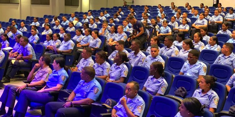 Policía Escolar realiza conferencia sobre los derechos fundamentales y el sistema de protección de niños, niñas y adolescentes