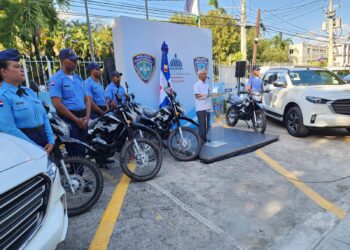 Ministro Hernández fortalece flota vehicular de la Policía Escolar para reforzar seguridad de comunidad educativa 
