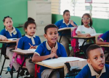 Minerd contrata seguro de vida para estudiantes de escuelas públicas