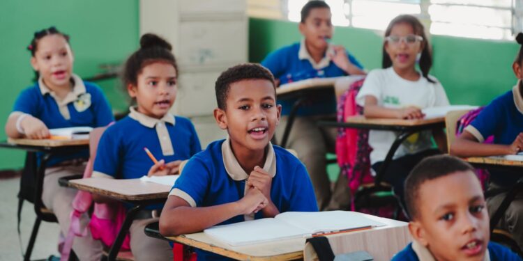 Minerd contrata seguro de vida para estudiantes de escuelas públicas