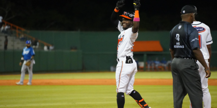 Ronny Simon, MVP de Lidom, espera una oportunidad para jugar en Grandes Ligas