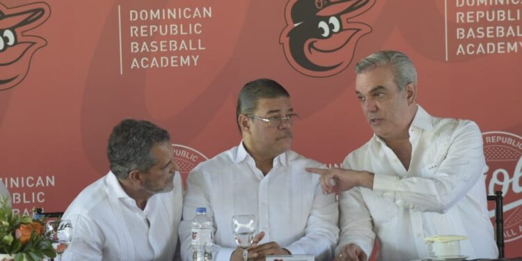 Abinader encabeza inauguración de nueva academia de los Orioles de Baltimore