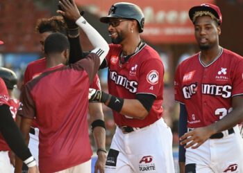 Gigantes se mantienen con vida venciendo 4-1 a Las Estrellas&nbsp;