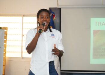 Yamilet Peña imparte charla sobre gimnasia en el Centro Educativo Aprendiendo Feliz