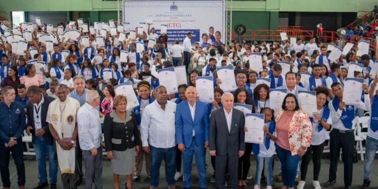 CTC certifica 900 jóvenes en distintas áreas tecnológicas