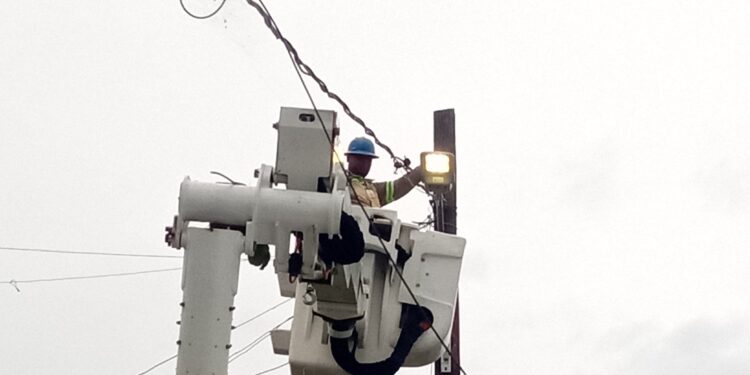 Edesur instala casi 500 nuevas luminarias led en barrios y comunidades de San Juan