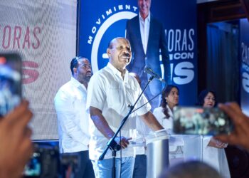 Juramentan movimiento ‘’24 horas con Luis”, auspiciado por José Montás