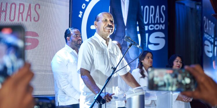 Juramentan movimiento ‘’24 horas con Luis”, auspiciado por José Montás