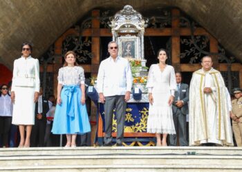Presidente Abinader asiste a eucaristía en honor a la Virgen de la Altagracia
