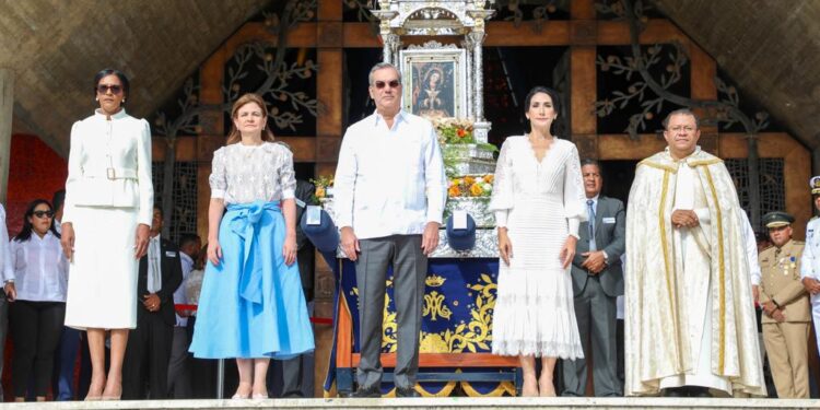 Presidente Abinader asiste a eucaristía en honor a la Virgen de la Altagracia