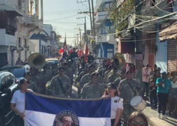 Cientos disfrutan de exhibición y cabalgata duartiana en Zona Colonial 