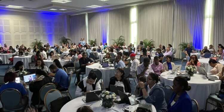 Minerd inicia en Santiago programa de inglés para docentes de siete regionales educativas