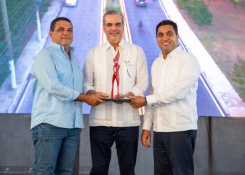 Presidente Abinader inaugura 7 obras en Monseñor Nouel y La Vega