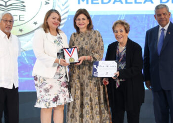 Más de 700 instancias educativas se postulan a la segunda versión del Premio a la Calidad Educativa (PRECE)