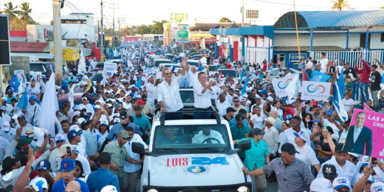 Abinader recorre varias comunidades de Sanchez Ramírez en apoyo de los candidatos del PRM