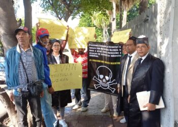 Ex empleados de INESPRE protestan en demanda del pago de sus prestaciones laborales 