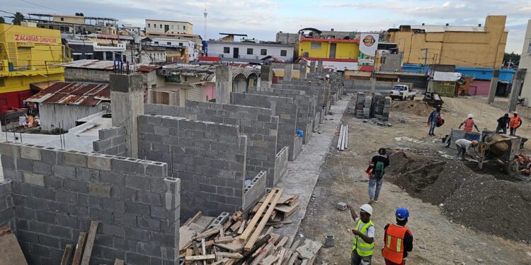 Trabajan día y noche en Mercado Modelo de San Cristóbal preservando aspecto patrimonial de la edificación