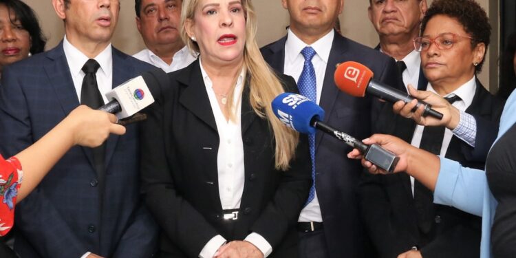 Colegio Notario convoca marcha este martes por retención fondos en Procuraduría 