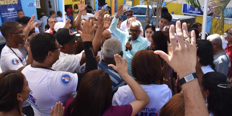 La Coordinadora General de Movimientos en apoyo a Luis Abinader juramenta nuevos miembros en SDN