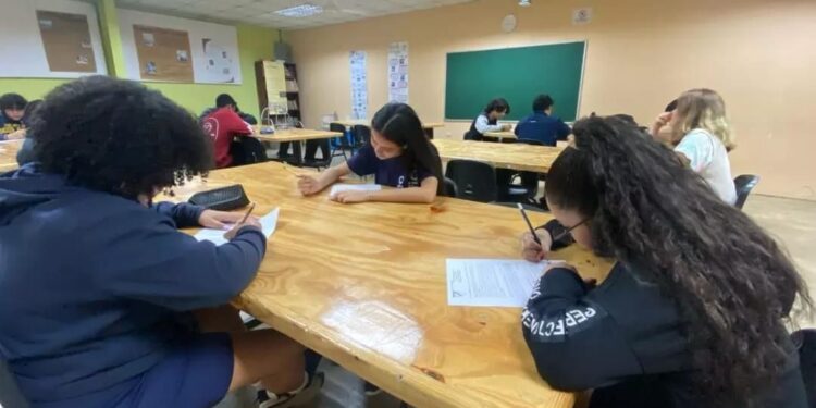 Estudiantes de Villa Tapia se preparan para la Olimpíada Nacional de Lectura y Escritura
