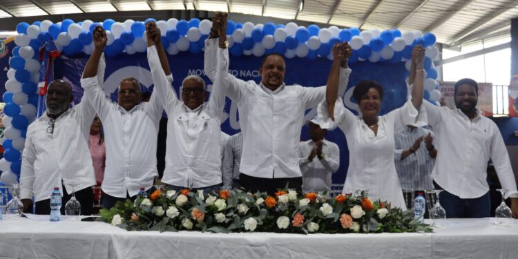 Juan Rosa líder de los movimientos de Apoyo juramenta “Conectados con el Cambio”