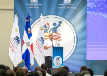 Ministerios de Educación y de Administración Pública convocan a directores a postular por segunda versión del Prece