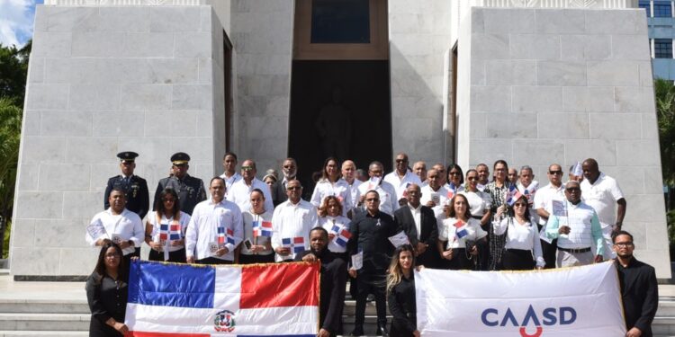 CAASD deposita ofrenda floral en conmemoración del 180 aniversario de la Independencia Nacional