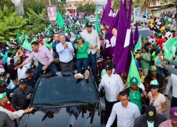 Leonel movilizó la Fuerza del Pueblo en todo el país llamando a votar en la casilla 3