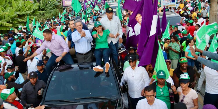 Leonel movilizó la Fuerza del Pueblo en todo el país llamando a votar en la casilla 3