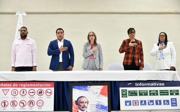 Minerd anuncia que más de 400 técnicos regionales y distritales serán capacitados en educación vial para formar a los estudiantes en esa área